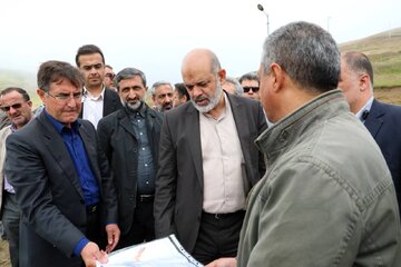 وزیر کشور از محل احداث تونل الماس در جاده خلخال - اسالم بازدید کرد