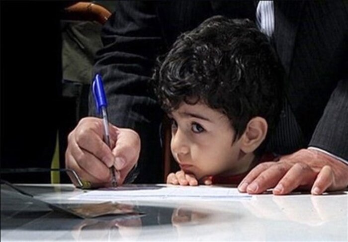 دریافت وجه برای ثبت نام دانشآموزان، چالش هر ساله والدین اصفهانی