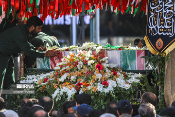 Funeral in Iran's Karaj of a new discovered body in Holy Defense