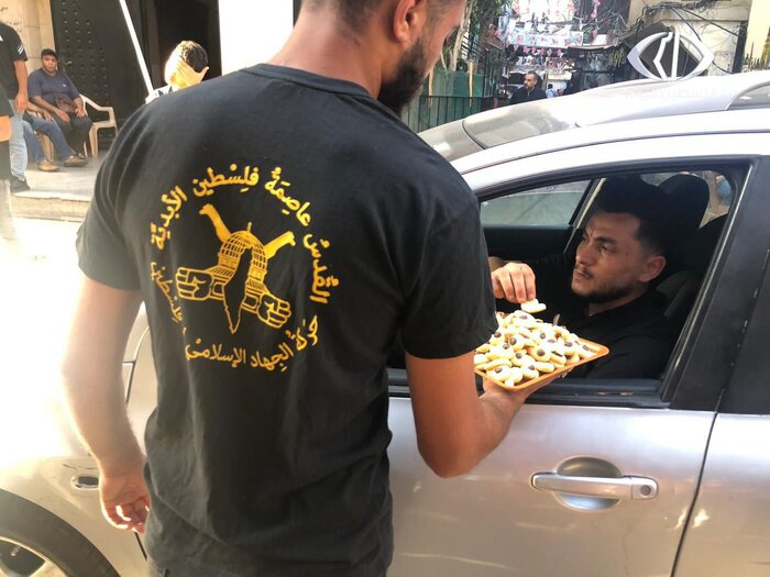 پخش شیرینی در فلسطین
