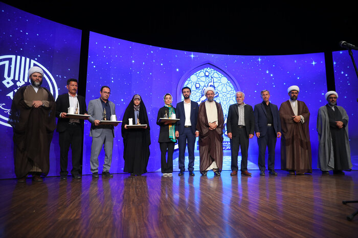 تقدیر از دختر ایران/ حجتالاسلام قمی: همه باید مبلغ اسلام باشند