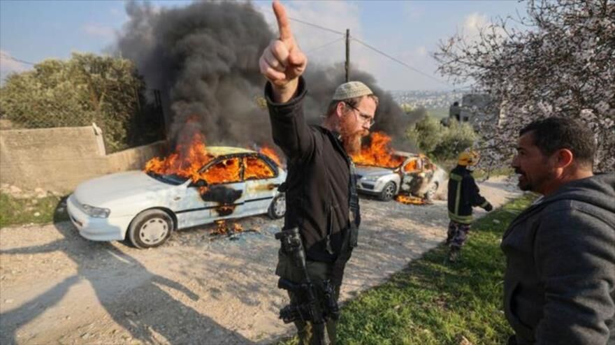 Colones israelíes incendian más de cientos autos palestinos