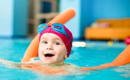 فواید ورزش شنا برای کودکان