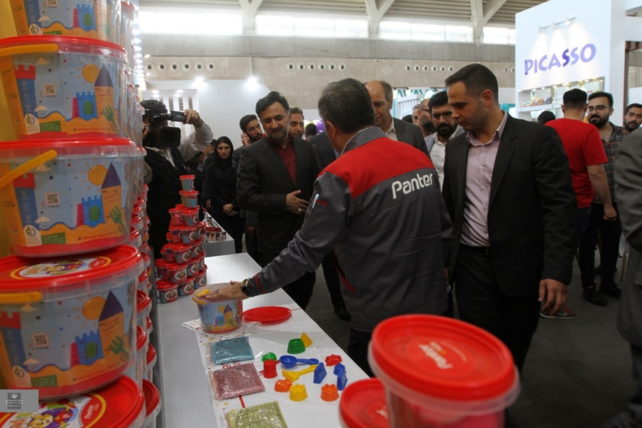 دهقانی: از صادرات محصولات دانش بنیان و خلاق با نشان ایرانی حمایت می‌کنیم