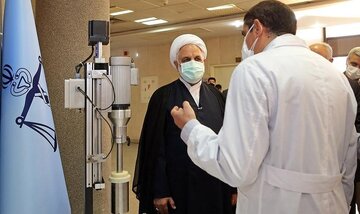 رونمایی از محصولات علمی استراتژیک پزشکی قانونی/ساخت نمونه‌گیر خودکار ایرانی