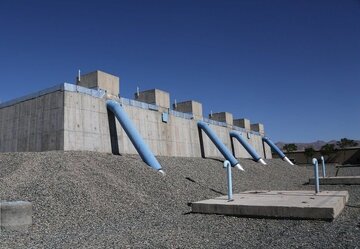 بهسازی خط انتقال خروجی مخزن ۲۰ هزارمترمکعبی آب گناوه آغاز شد 