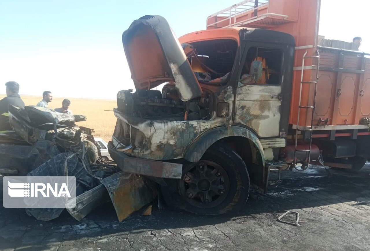 تصادف رخ به رخ و انفجار سواری در همدان یک کشته برجا گذاشت