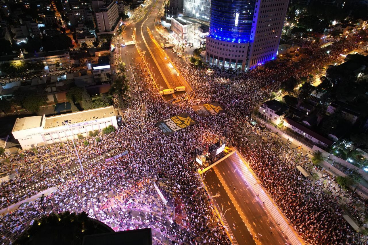 Decenas de miles de colonos israelíes se manifiestan contra Netanyahu por vigésima quinta semana