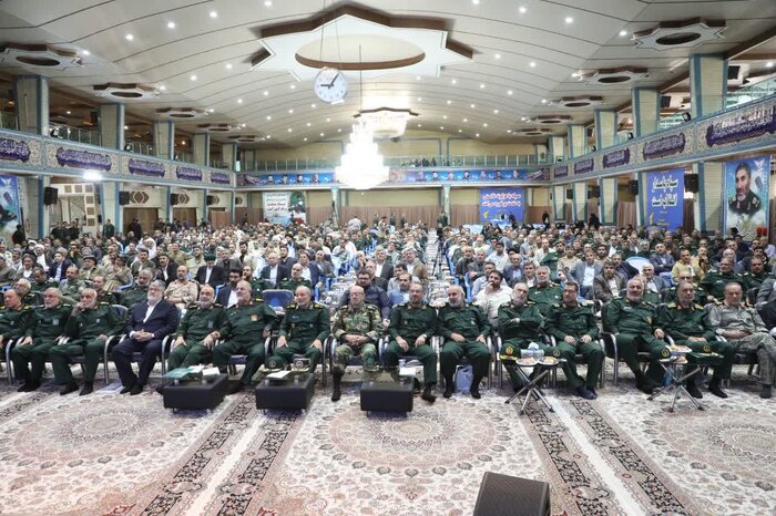 دشمنان همواره برای شکست ایران نقشه میکشند/ مجاهدت مستمر با همه استعداد راه مقابله است