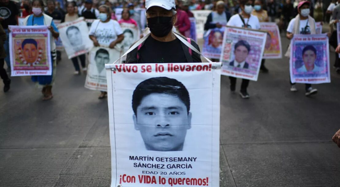 Detienen ex jefe antisecuestro de Mexico por desaparición de 43 estudiantes
