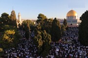 هزاران فلسطینی نماز عید فطر را در مسجد الاقصی اقامه کردند + فیلم