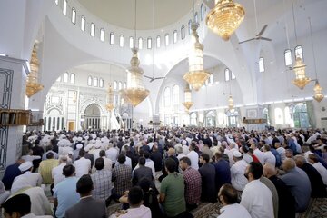 نماز عید قربان در سوریه اقامه شد/ بشار اسد در دمشق نماز را به جای آورد