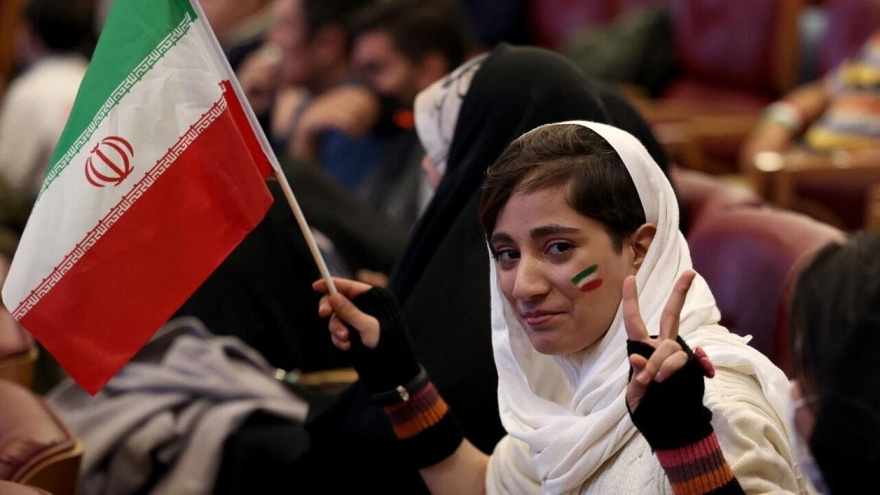 Iran's SNSC authorizes Iranian women's presence  in football matches