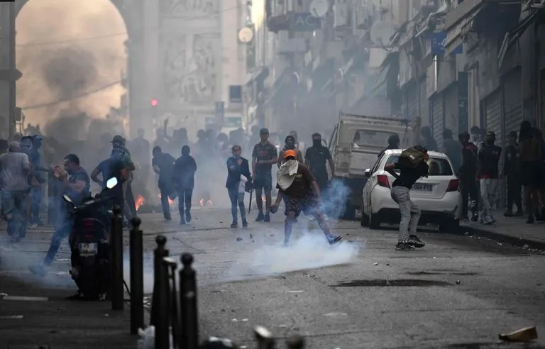 شورش مردم فرانسه علیه خشونت پلیس؛ ۹۹۴ بازداشتی تنها در یک شب