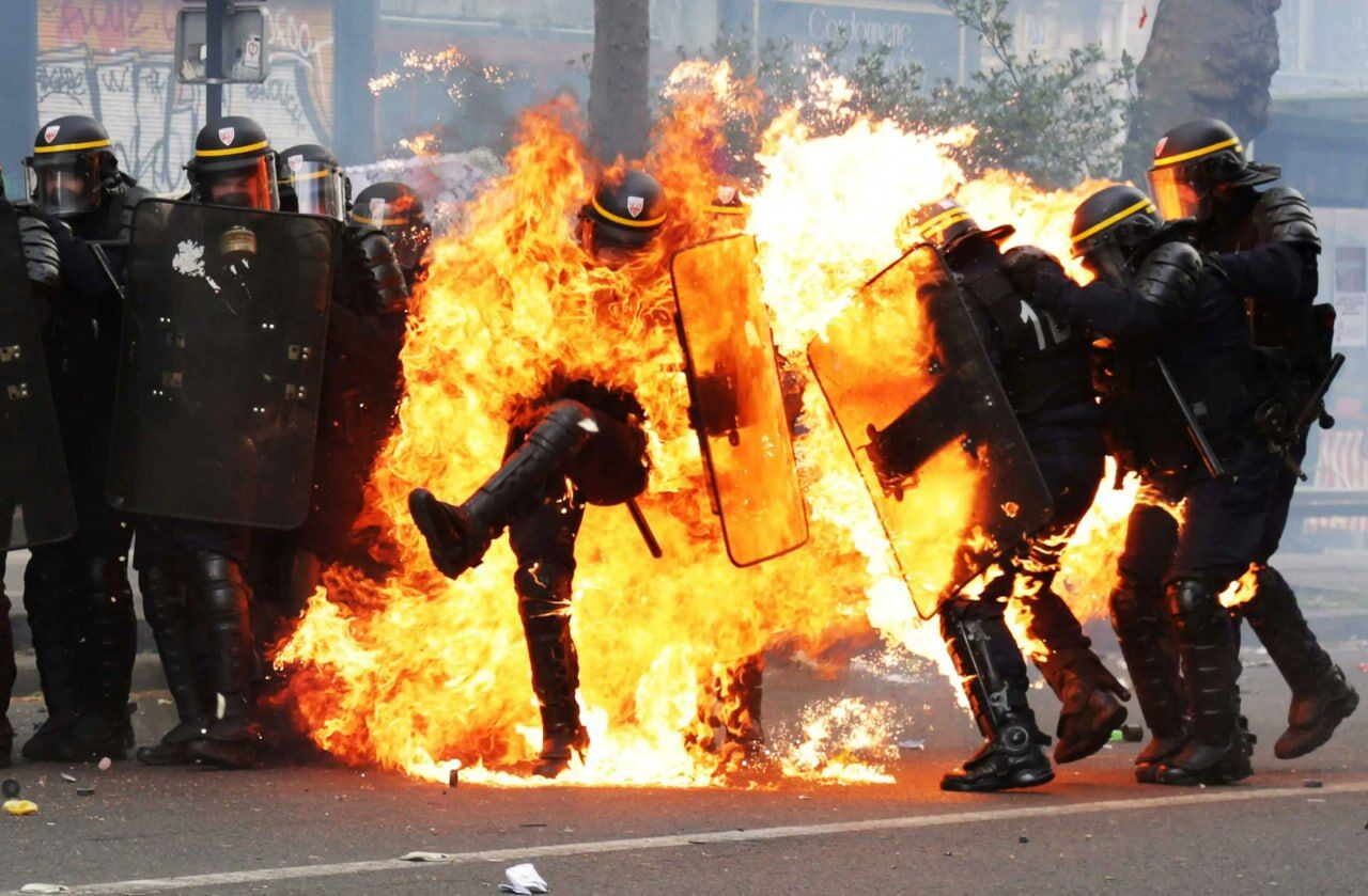 Fransa'daki gösterilerde 1300'den fazla kişi gözaltına alındı / 79 Polis Yaralandı