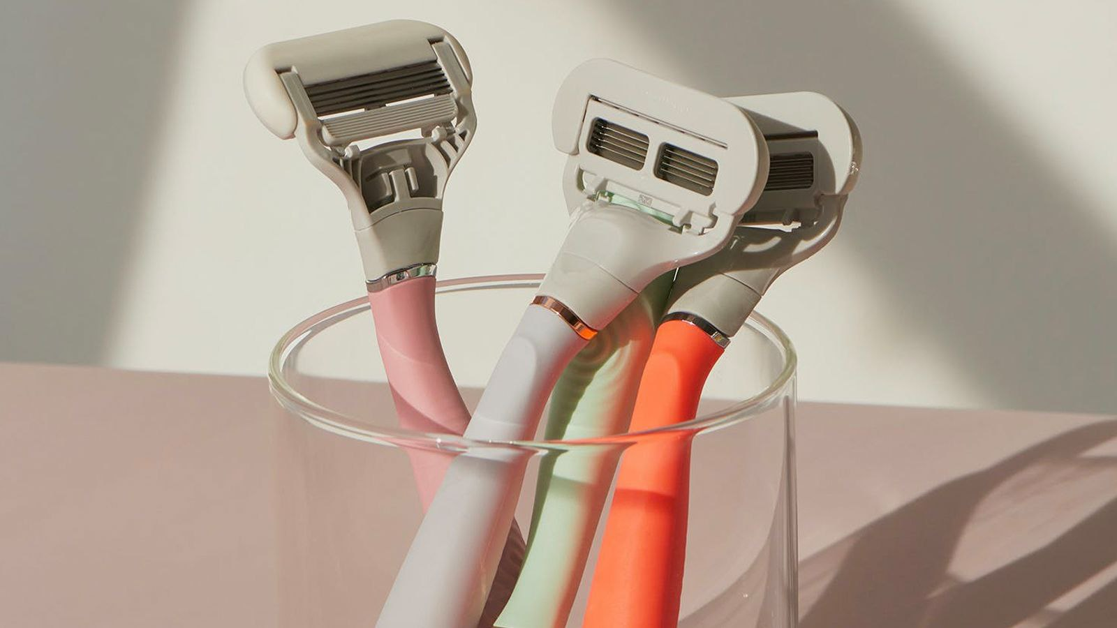 کاهش تحریک پوست بعد از اصلاح آن با تیغ