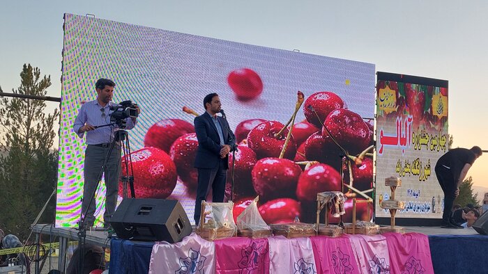 چشم‌انداز روشن گردشگری در جشنواره‌ آلبالوی زنگنه ملایر