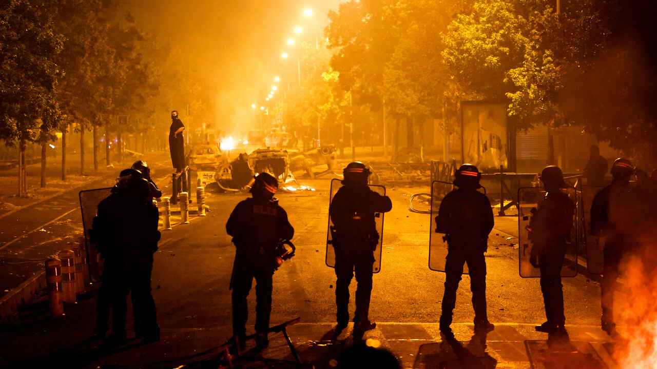 Frankreich in der sechsten Nacht der Proteste