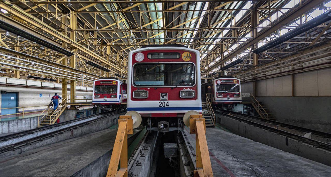 ۶ رام قطار بازسازی شده با حضور زاکانی به ناوگان مترو تهران تحویل شد
