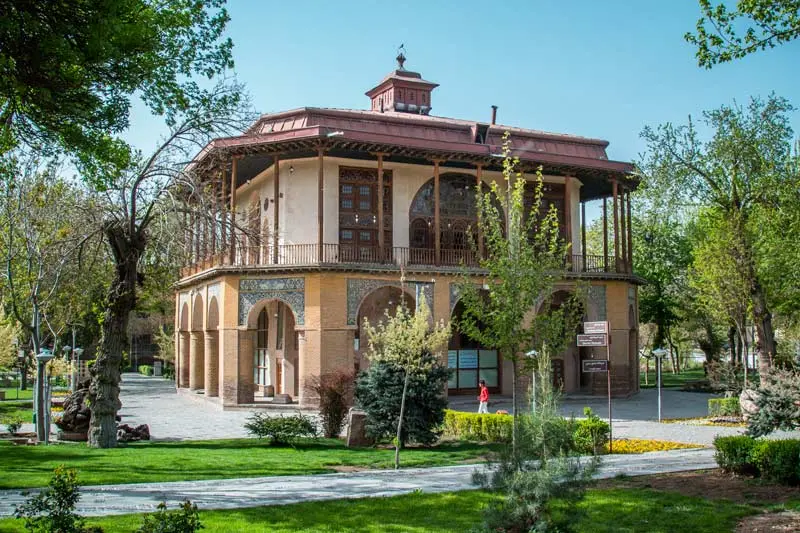 کاخ چهلستون قزوین؛ شاهکار معماران عصر صفویه