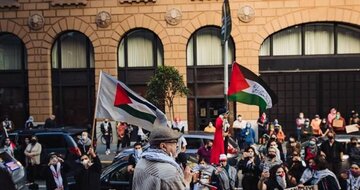 فلسطینیان مقیم آمریکا در محکومیت حمله رژیم صهیونیستی به جنین راهپیمایی می کنند