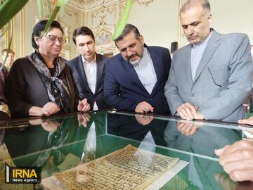 بازدید وزیر فرهنگ و ارشاد اسلامی از گنجینه نسخ خطی ایرانی در سن پترزبورگ روسیه 
