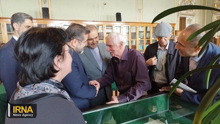 بازدید وزیر فرهنگ و ارشاد اسلامی از گنجینه نسخ خطی ایرانی در سن پترزبورگ روسیه 