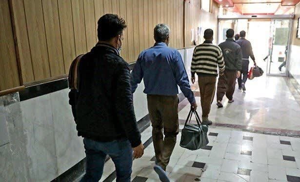 راهداران قوت قلب مسافران جاده ها / یخ زدایی در منفی ۲۱ درجه البرز