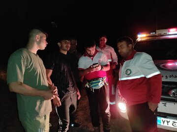 امدادگران هلال احمر جان ۲ جوان گردشگر را نجات دادند