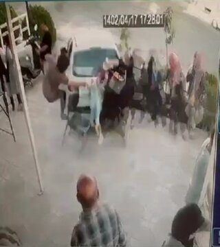 تصادف یک خودرو با عابران پیاده در شهر صدرا شیراز ۱۰ مصدوم به دنبال داشت+فیلم