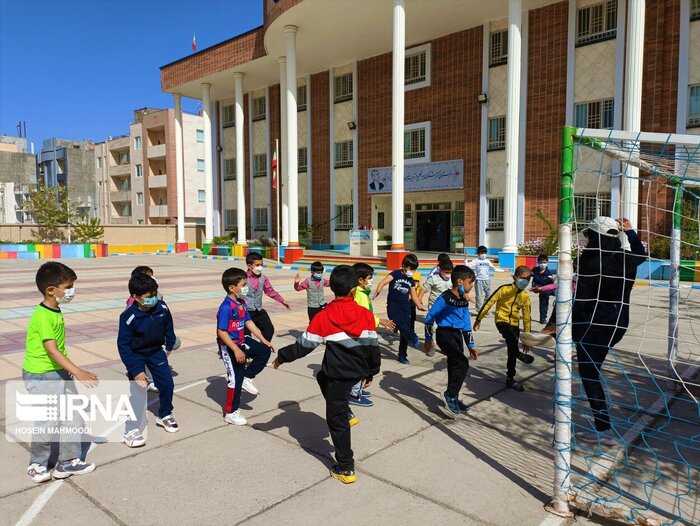 گذران اوقات فراغت نوجوانان در اصفهان با رویکرد تربیت بدون توقف