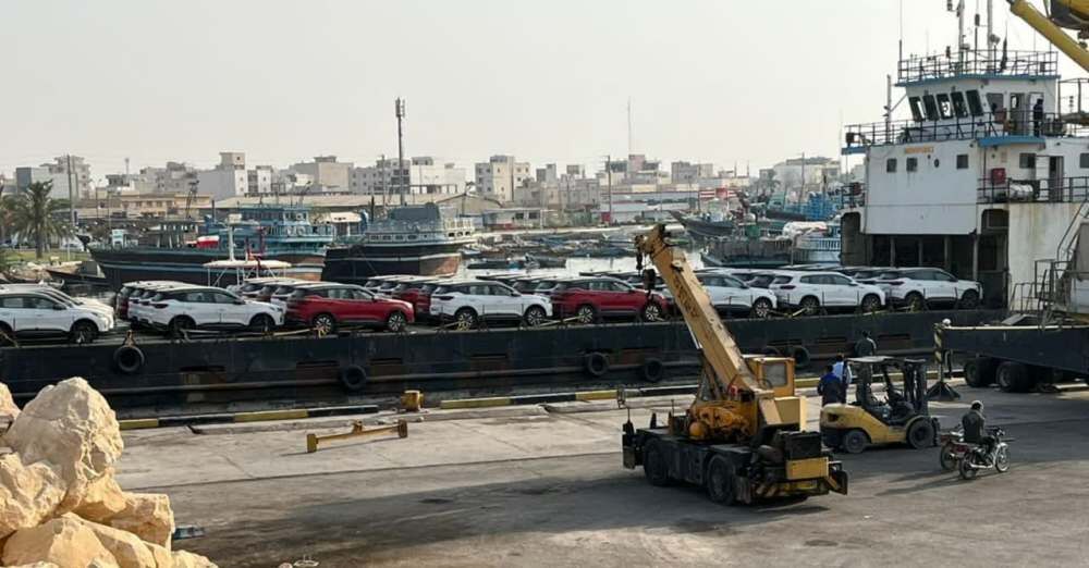 ۹۶ دستگاه خودرو خارجی در بندر گناوه تخلیه شد ۹۶ دستگاه خودرو خارجی در بندر گناوه تخلیه شد