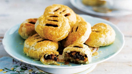 دستور تهیه کیک اکلز؛ کلوچهای پر از کشمش