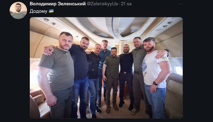 Zelenski Azov komutanlarıyla beraber çektiği fotoğrafı Twitter hesabı üzerinden paylaştı