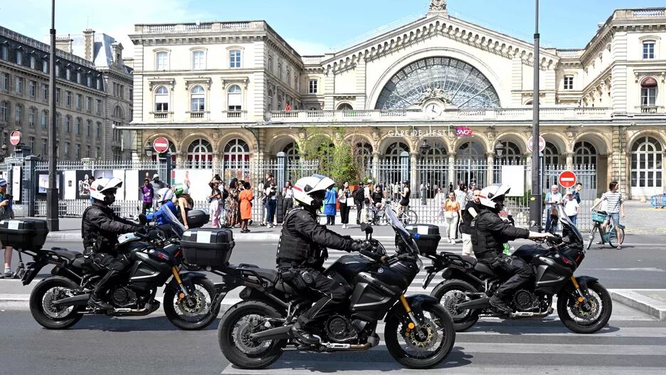  Fransız Polisi Protestoları Bastırmak İçin Yine Şiddet Kullandı + Görüntü