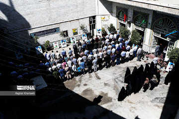 Funeral por el mártir defensor de santuarios sagrados “Mahdi Akbarpur Roshan”