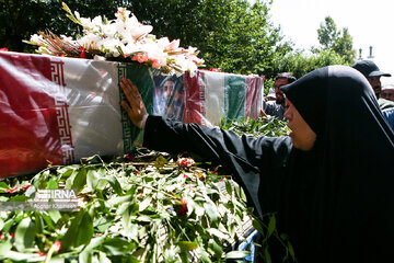 Funeral por el mártir defensor de santuarios sagrados “Mahdi Akbarpur Roshan”