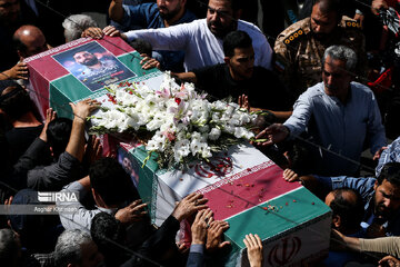 Funeral por el mártir defensor de santuarios sagrados “Mahdi Akbarpur Roshan”