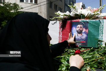 Funeral por el mártir defensor de santuarios sagrados “Mahdi Akbarpur Roshan”