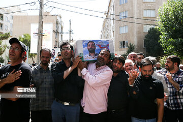 Funeral por el mártir defensor de santuarios sagrados “Mahdi Akbarpur Roshan”