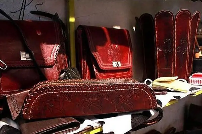 بهترین سوغات همدان؛ از سفال تا انگشت پیچ