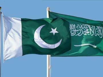 پاکستان ۲ میلیارد دلار بسته کمک مالی از عربستان دریافت کرد