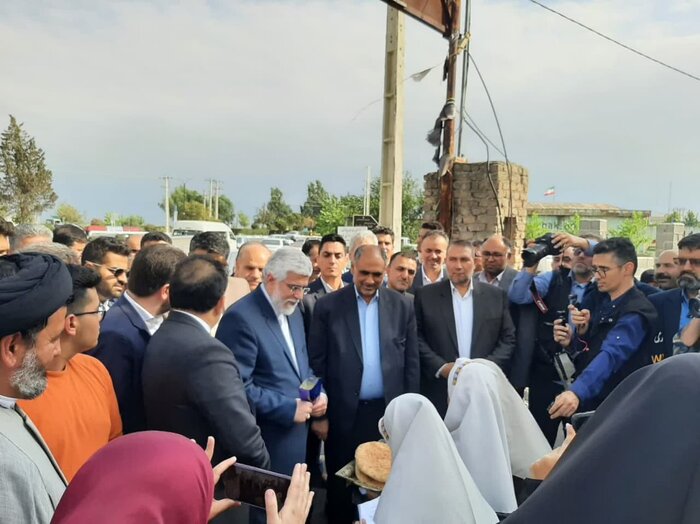 وزیر جهادکشاورزی به مقام شهدا در گلزار شهدا آققلا ادای احترام کرد