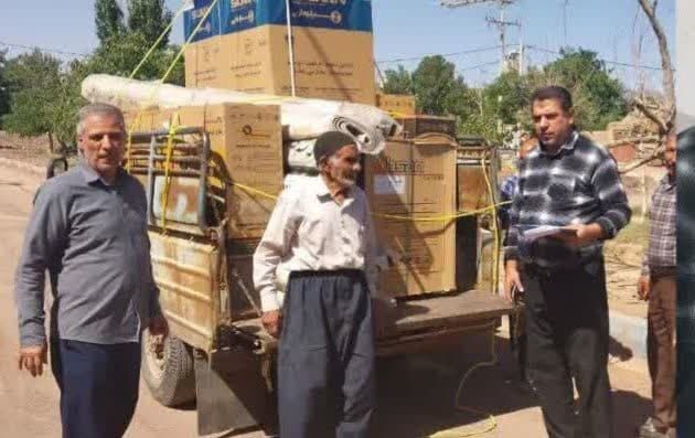 اقلام حمایتی در روستای سیل زده نهوج اردستان توزیع شد