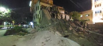 منزل مسکونی سه طبقه در مشهد در پی گودبرداری فرو ریخت