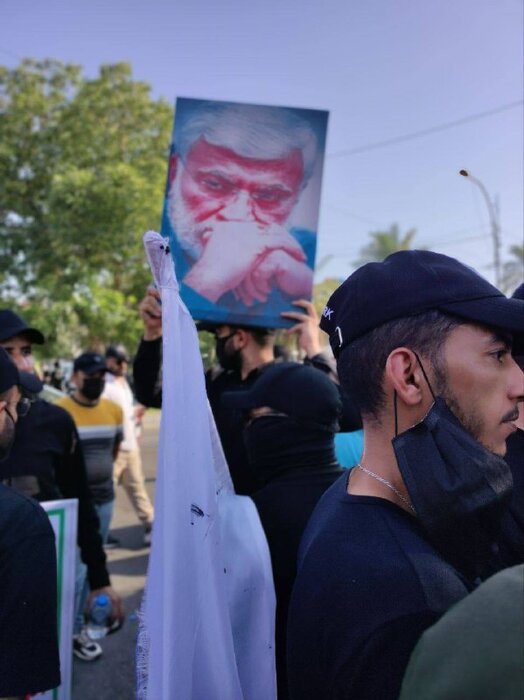 مئات العراقيين يتظاهرون احتجاجا على تدخل أمريكا في شؤون العراق الداخلية