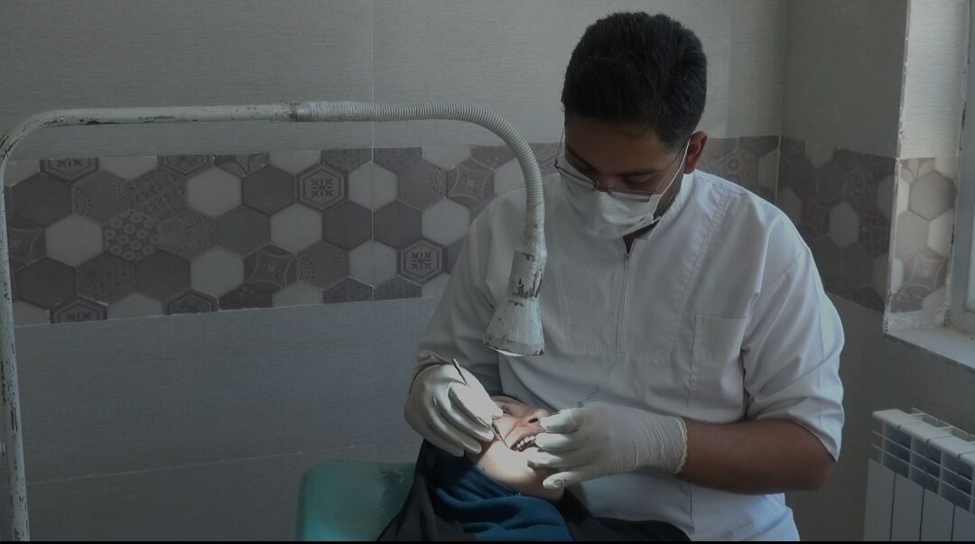 استقرار گروه جهادی دندانپزشکی در روستای "میربگ جنوبی" دلفان + فیلم