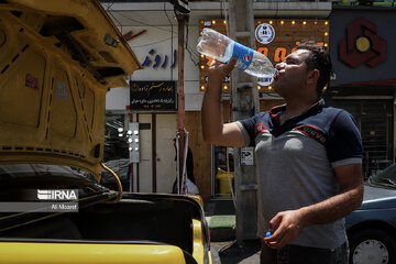 Southwest Iranian cities feel temperatures of nearly 50°C
