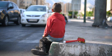 رویاهای کودکانه رنگ باخته در کف خیابان