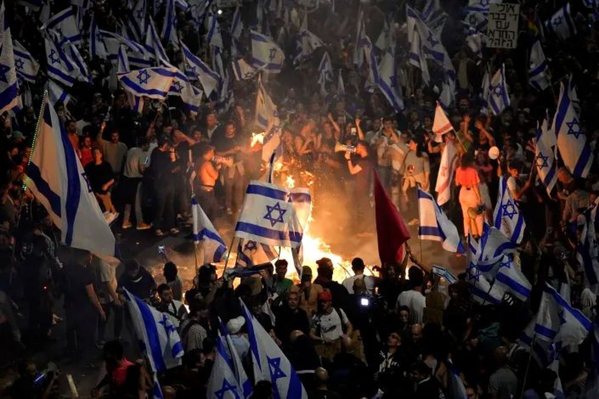 Netanyahu'ya karşı protestolar devam ediyor
